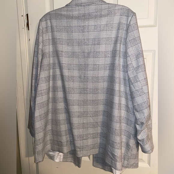 H&M Blazer - Picture 2 of 3